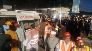 Suicide bomber strikes rally in Pakistan, killing at least 14