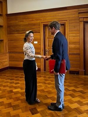 Myanmar's detained former leader Aung San Suu Kyi has rare meeting with International Red Cross