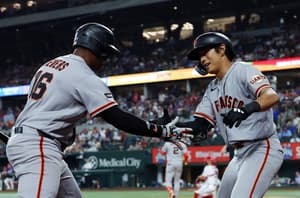 Lee homers twice as Giants deal Rangers 6th straight loss