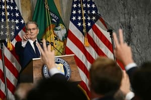 US threatens countries doing business with Iran, but holds off on penalties for now