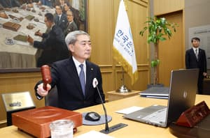 Bank of Korea Hikes Again as It Raises Growth, Inflation Forecasts - WSJ