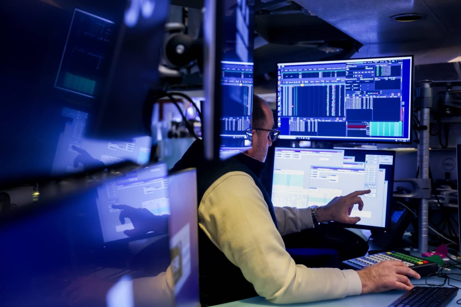 Momentum-obsessed traders seek clues on Iran truce