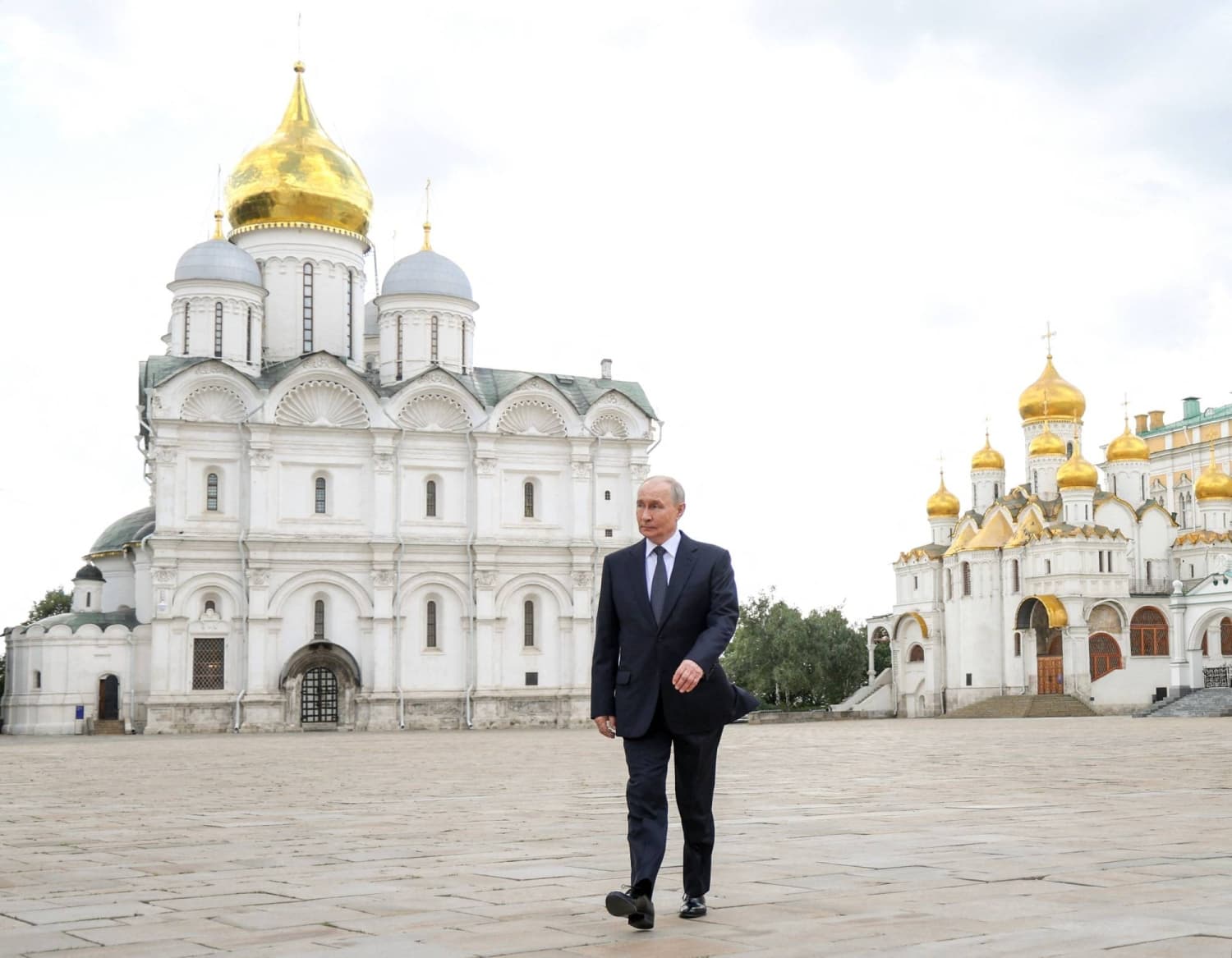 Putin wants to draft 300,000 new troops, Zelenskyy says