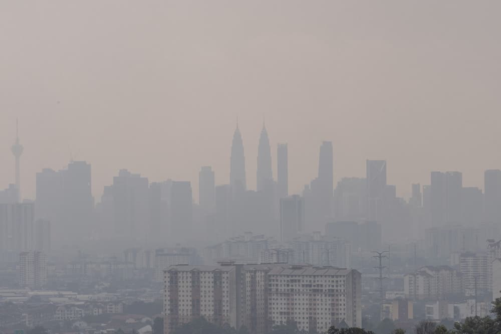 Sarawak leads haze misery as Serian hits 194, unhealthy API spreads to Selangor, Kedah, Penang
