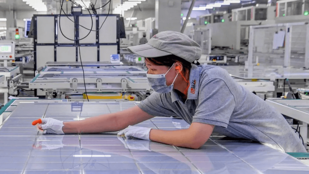 Trump imposes 15% tariff on key chip material to counter China