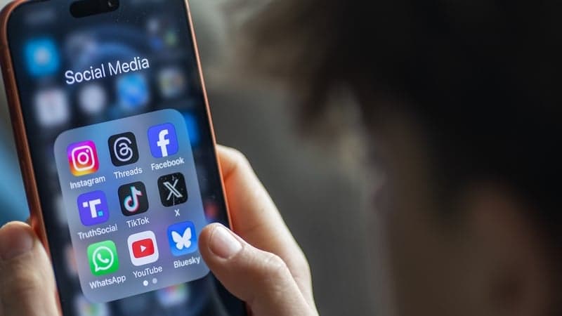 New Zealand’s prime minister proposes banning children from using social media