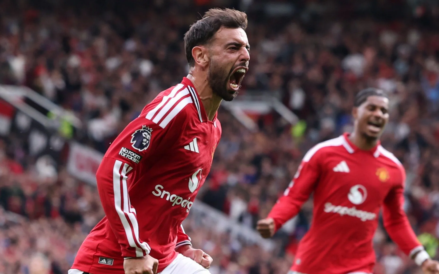 Fernandes hat-trick fires Man Utd in seven-goal thriller with Ipswich